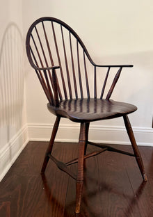 Antique American Continous Arm Windsor Chair, Connecticut, c. early 1800s